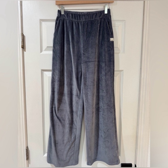 Vuori Haven Wideleg Sweatpants - Picture 1 of 7